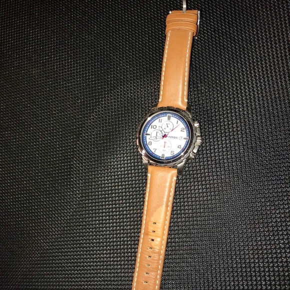 Fossil Watch - Picture 1 of 1
